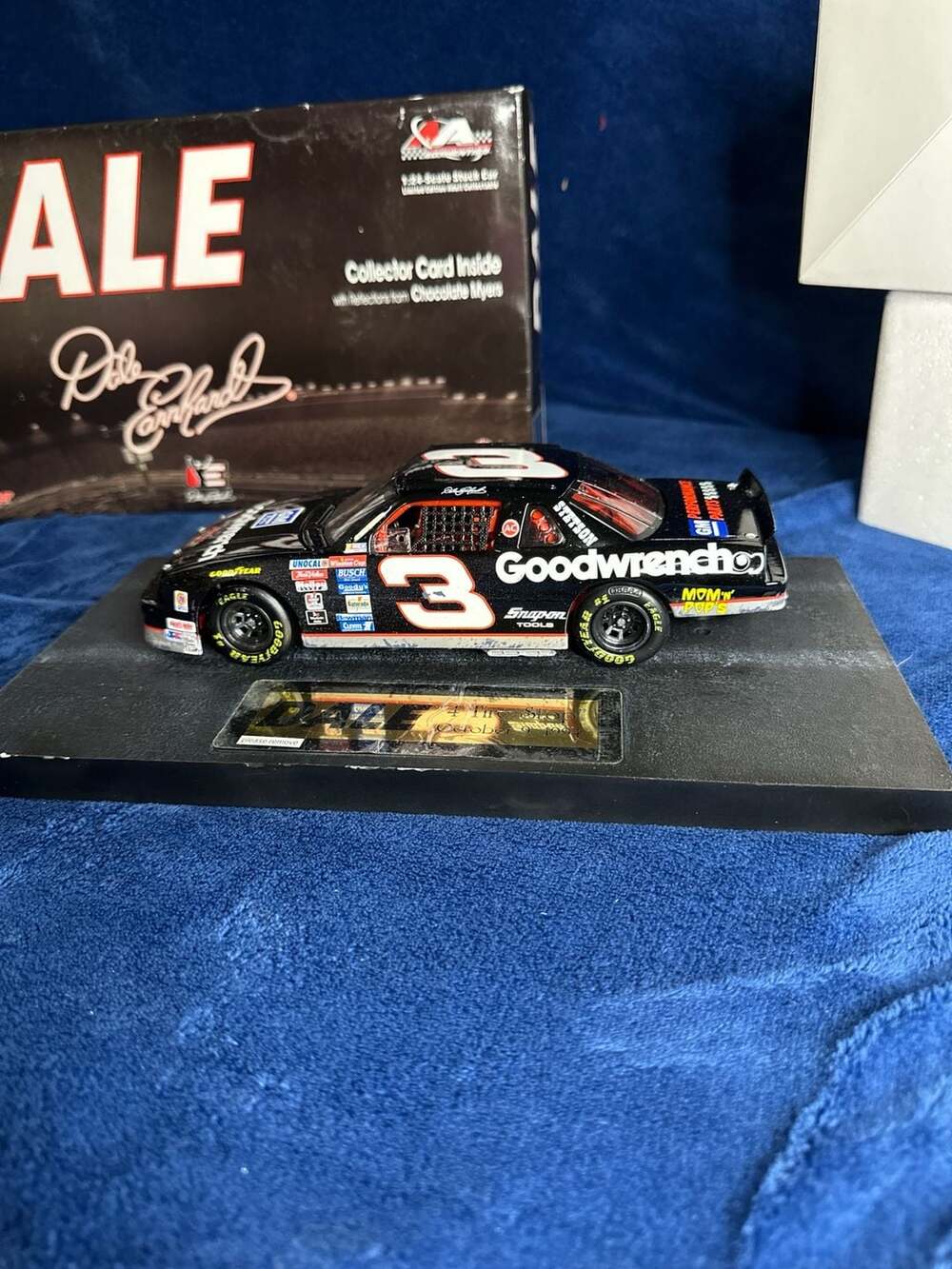 Dale Earnhardt #3 Goodwrench 1994 "4 Tire Stop" 1:24 Scale Diecast Car